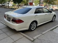 Photo of the vehicle Toyota Crown