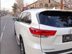 Photo of the vehicle Toyota Highlander