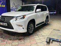 Photo of the vehicle Lexus GX