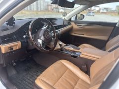 Photo of the vehicle Lexus ES