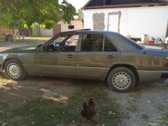 Photo of the vehicle Mercedes-Benz W124