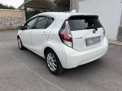 Сүрөт унаа Toyota Prius c