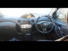 Photo of the vehicle Toyota Vitz