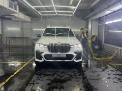 Photo of the vehicle BMW X7