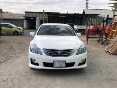 Photo of the vehicle Toyota Crown