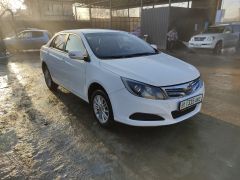 Фото авто BYD E5