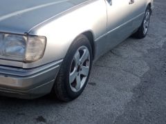 Сүрөт унаа Mercedes-Benz W124