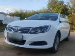 Фото авто BYD E5