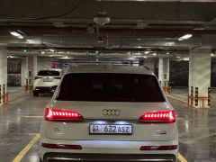 Photo of the vehicle Audi Q7