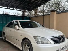 Photo of the vehicle Toyota Crown