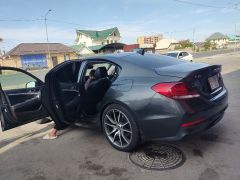 Photo of the vehicle Genesis G70