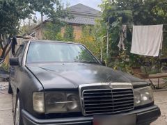 Сүрөт унаа Mercedes-Benz W124