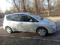 Сүрөт унаа Toyota Corolla Verso