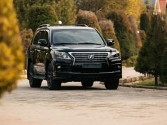 Photo of the vehicle Lexus LX