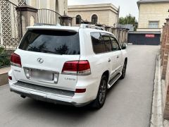 Photo of the vehicle Lexus LX