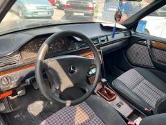 Сүрөт унаа Mercedes-Benz W124