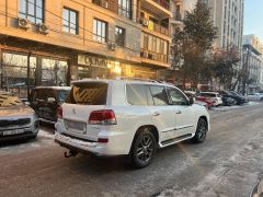 Photo of the vehicle Lexus LX