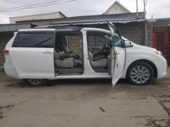 Фото авто Toyota Sienna