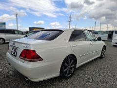 Photo of the vehicle Toyota Crown