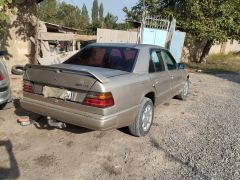 Сүрөт унаа Mercedes-Benz W124