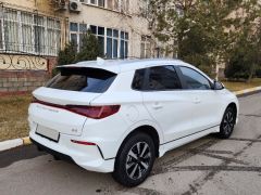 Фото авто BYD e2