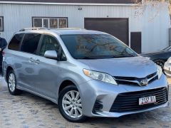 Photo of the vehicle Toyota Sienna