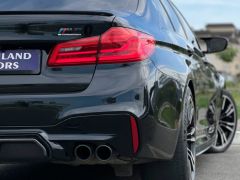 Photo of the vehicle BMW M5