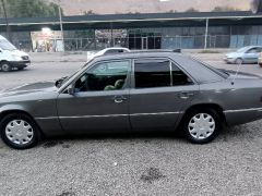 Сүрөт унаа Mercedes-Benz W124