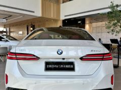 Photo of the vehicle BMW 5 Series