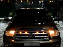 Photo of the vehicle Toyota Sequoia