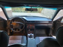 Сүрөт унаа Mercedes-Benz W124