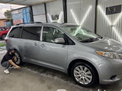 Фото авто Toyota Sienna