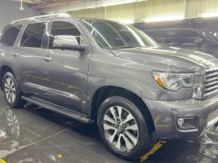 Photo of the vehicle Toyota Sequoia