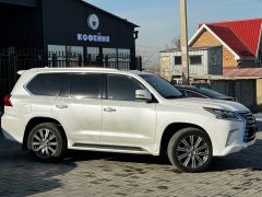 Photo of the vehicle Lexus LX