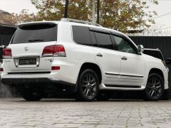 Photo of the vehicle Lexus LX