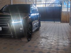 Photo of the vehicle Lexus LX