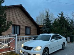 Photo of the vehicle Toyota Crown