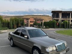 Сүрөт унаа Mercedes-Benz W124