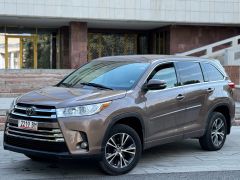 Photo of the vehicle Toyota Highlander