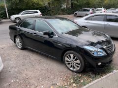 Photo of the vehicle Toyota Crown