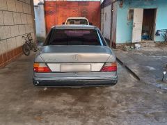 Сүрөт унаа Mercedes-Benz W124