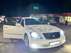 Photo of the vehicle Toyota Crown