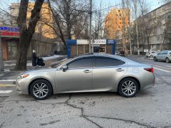 Photo of the vehicle Lexus ES