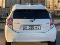 Сүрөт унаа Toyota Prius c