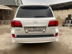 Photo of the vehicle Lexus LX