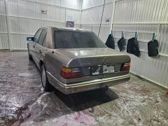 Сүрөт унаа Mercedes-Benz W124