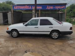 Сүрөт унаа Mercedes-Benz W124