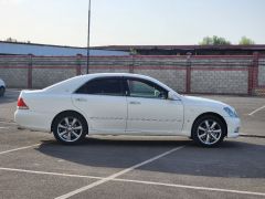 Photo of the vehicle Toyota Crown