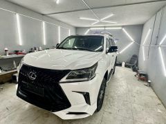 Photo of the vehicle Lexus LX