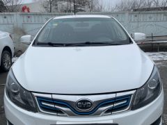 Фото авто BYD E5